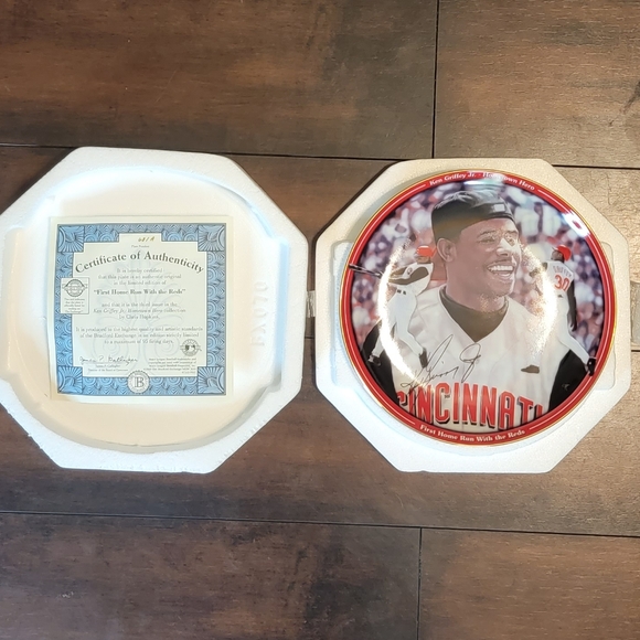 Ken Griffey Jr. Numbered Collectors Plate and COA - Picture 2 of 4